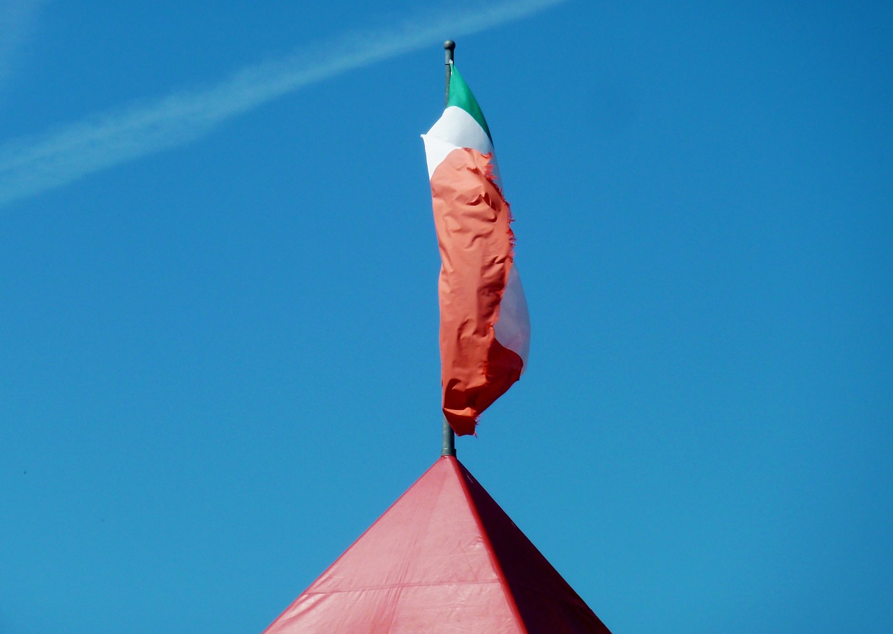 Image - italy flag flag banner red