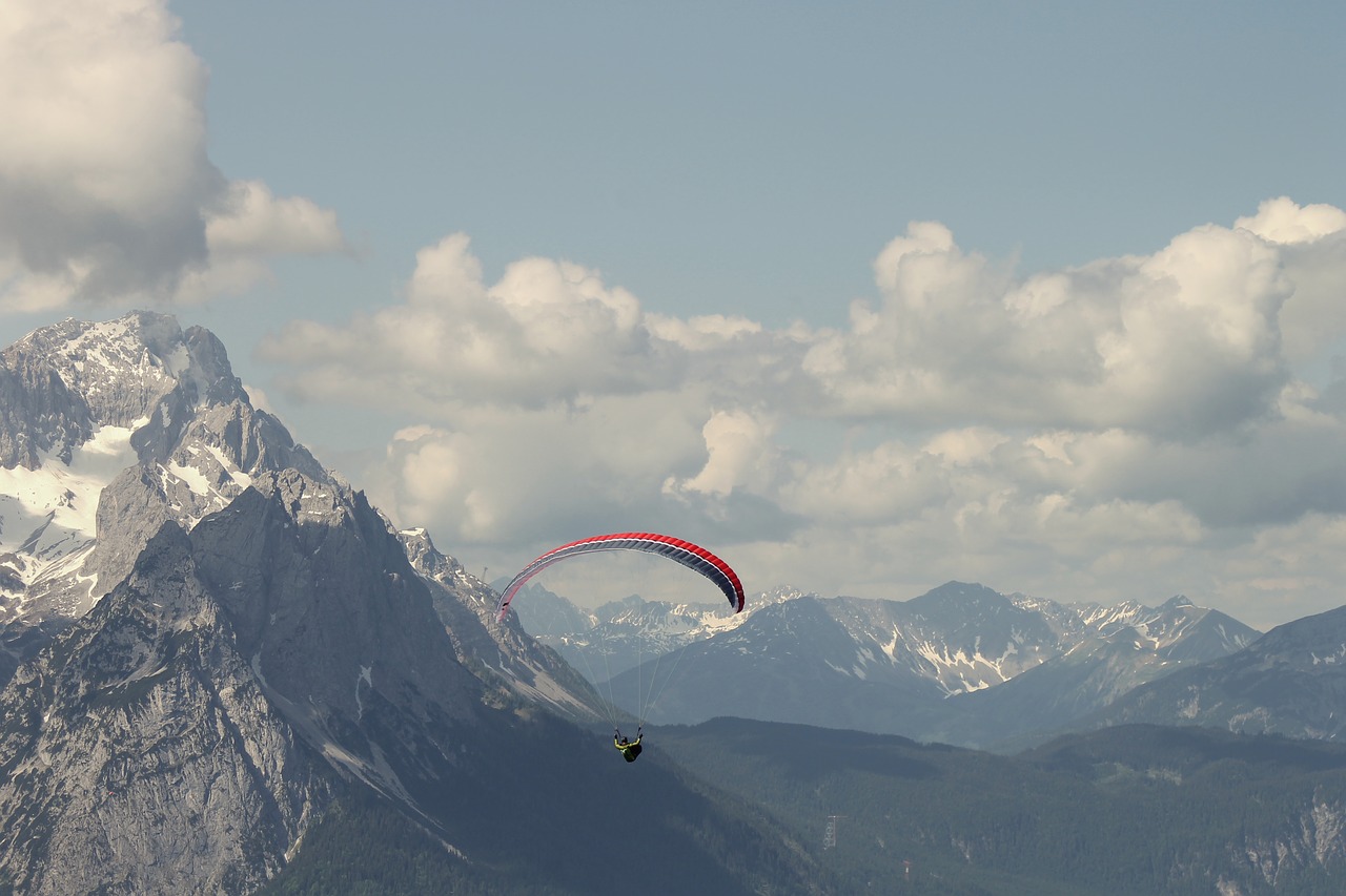 Image - paraglider alpine zugspitze