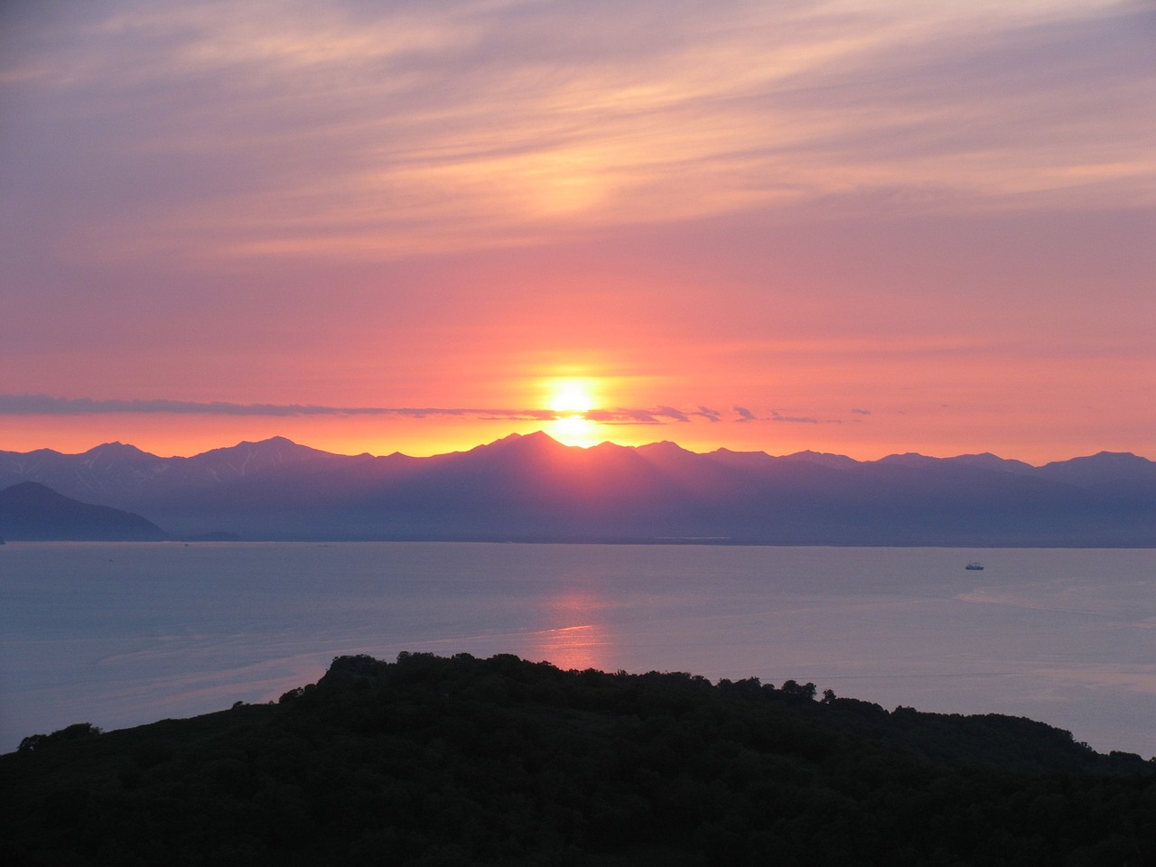 Image - sunset evening bay ships mountains