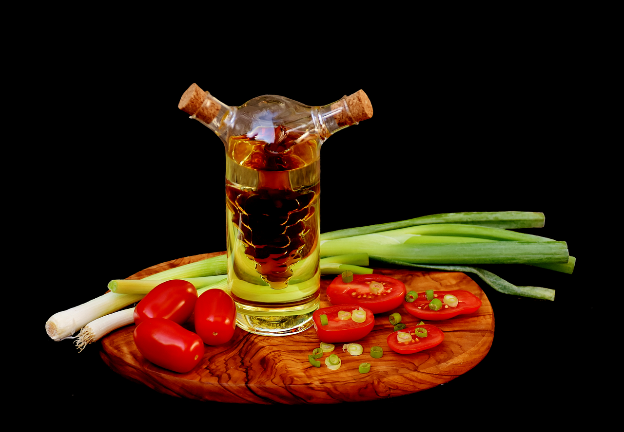 Image - vinegar oil tomatoes onions