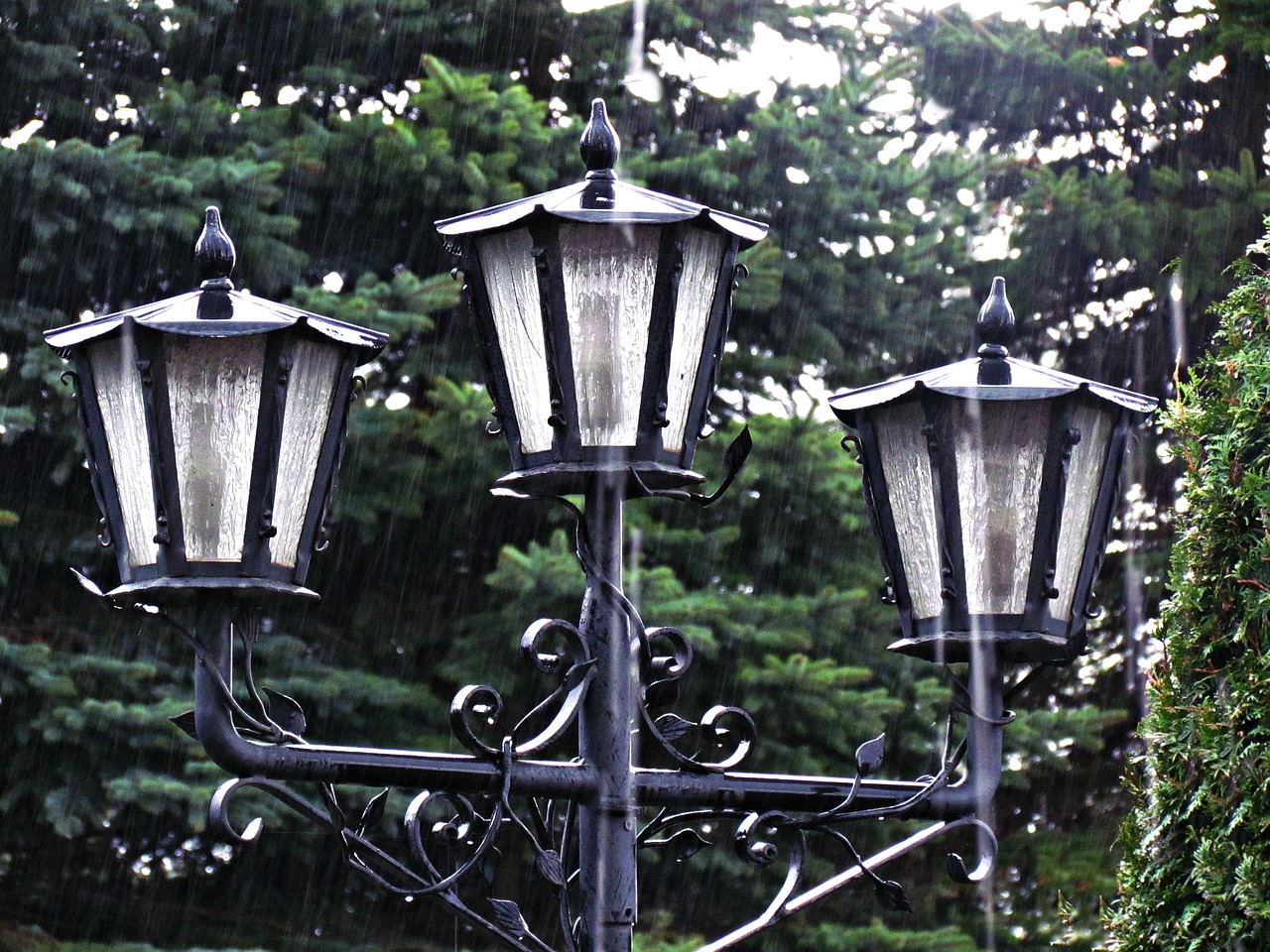 Image - lantern light rain lighting