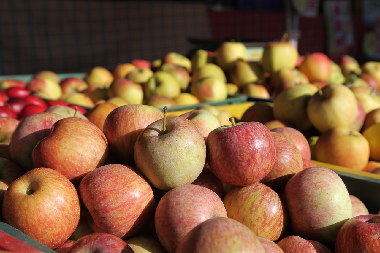 Image - apple sale fruit market food