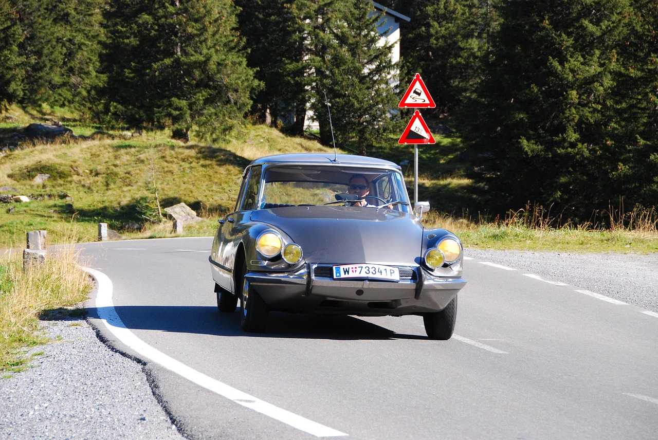 Image - citroen oldtimer ds silvretta