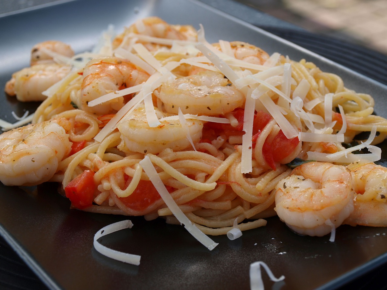 Image - pasta noodles crabs shrimp dine