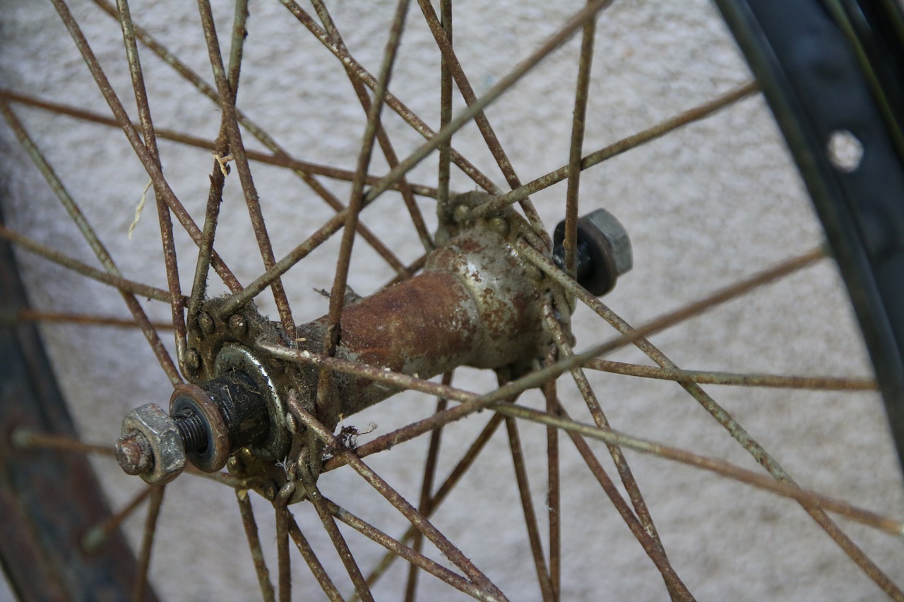 Image - spokes old rusty detail