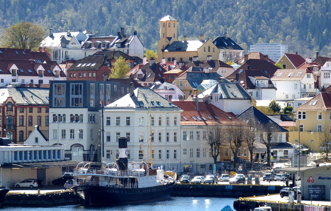 Image - city houses sea ship harbour town