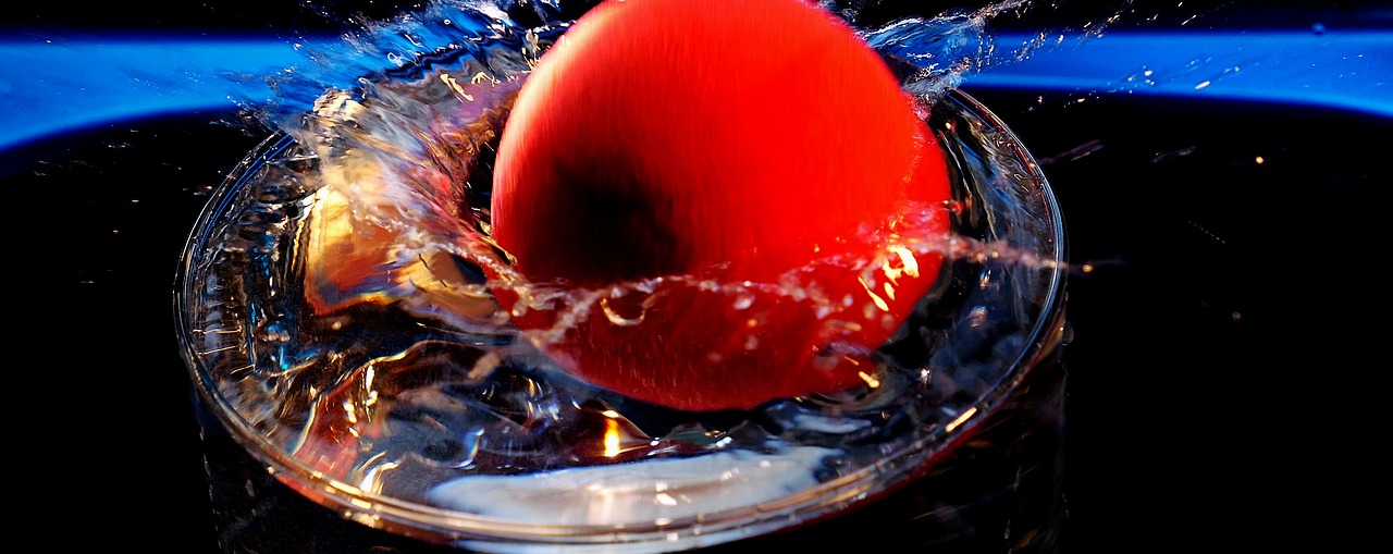 Image - water fontaine ball red frisch