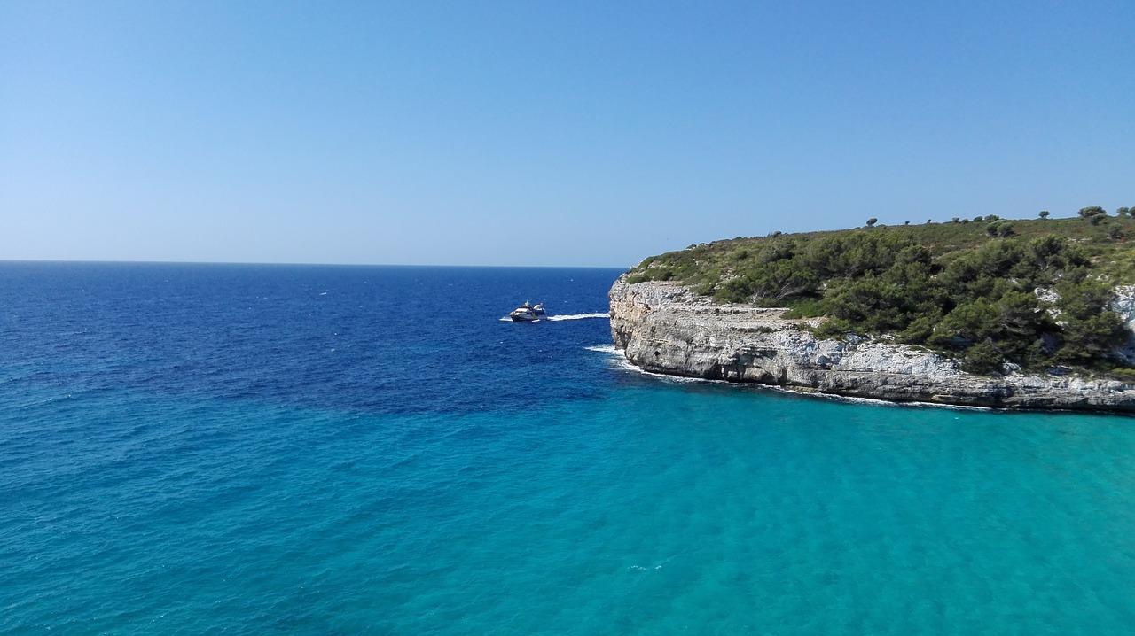 Image - booked sea turquoise cliffs