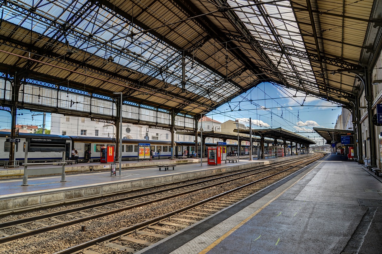Image - valence train station france