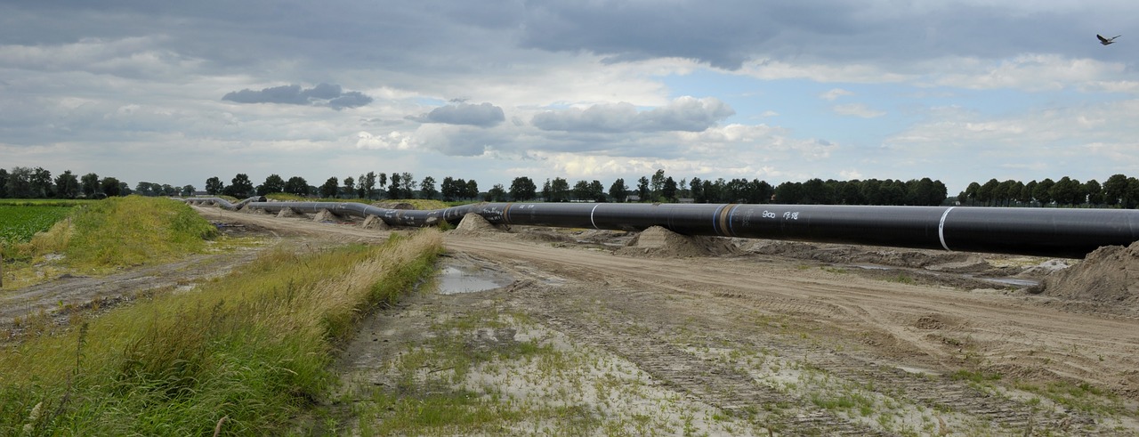 Image - industrial energy gasoline pipe