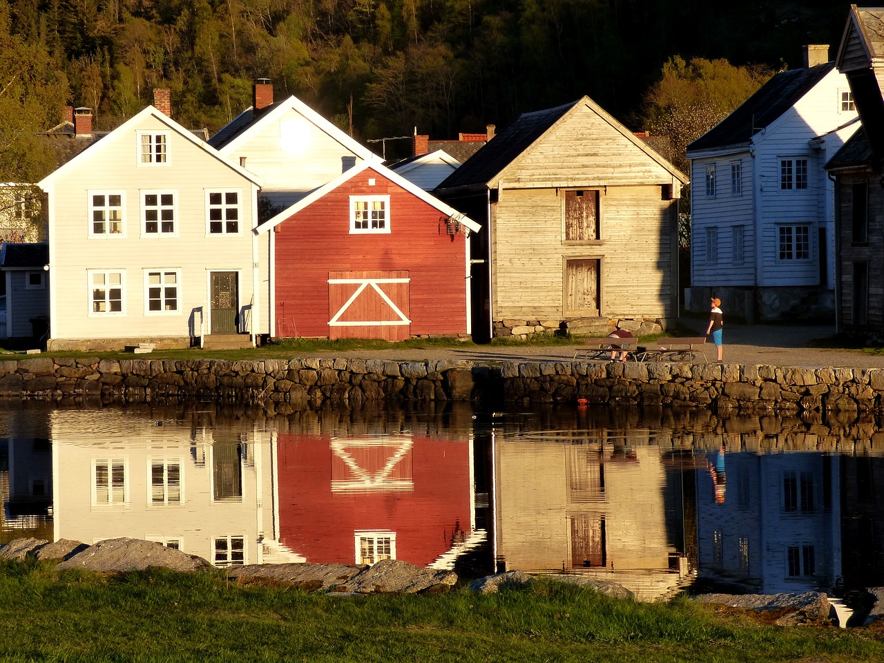 Image - houses village river reflection