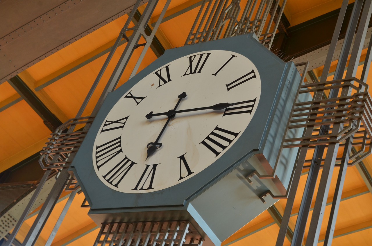 Image - hamburg railway station clock