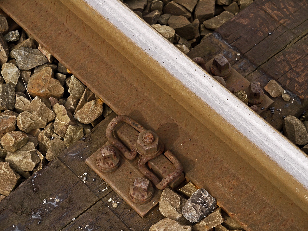 Image - rail track main line threshold