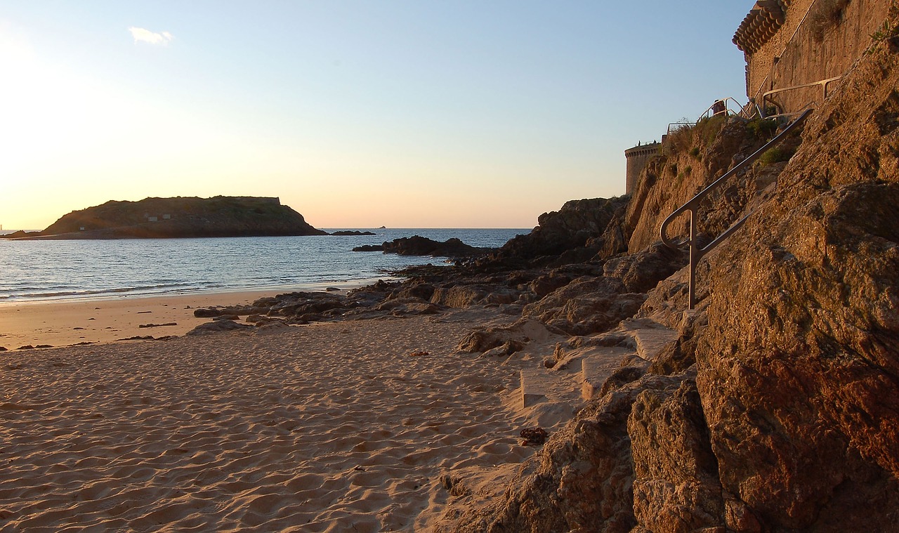 Image - france saint malo beach home sea