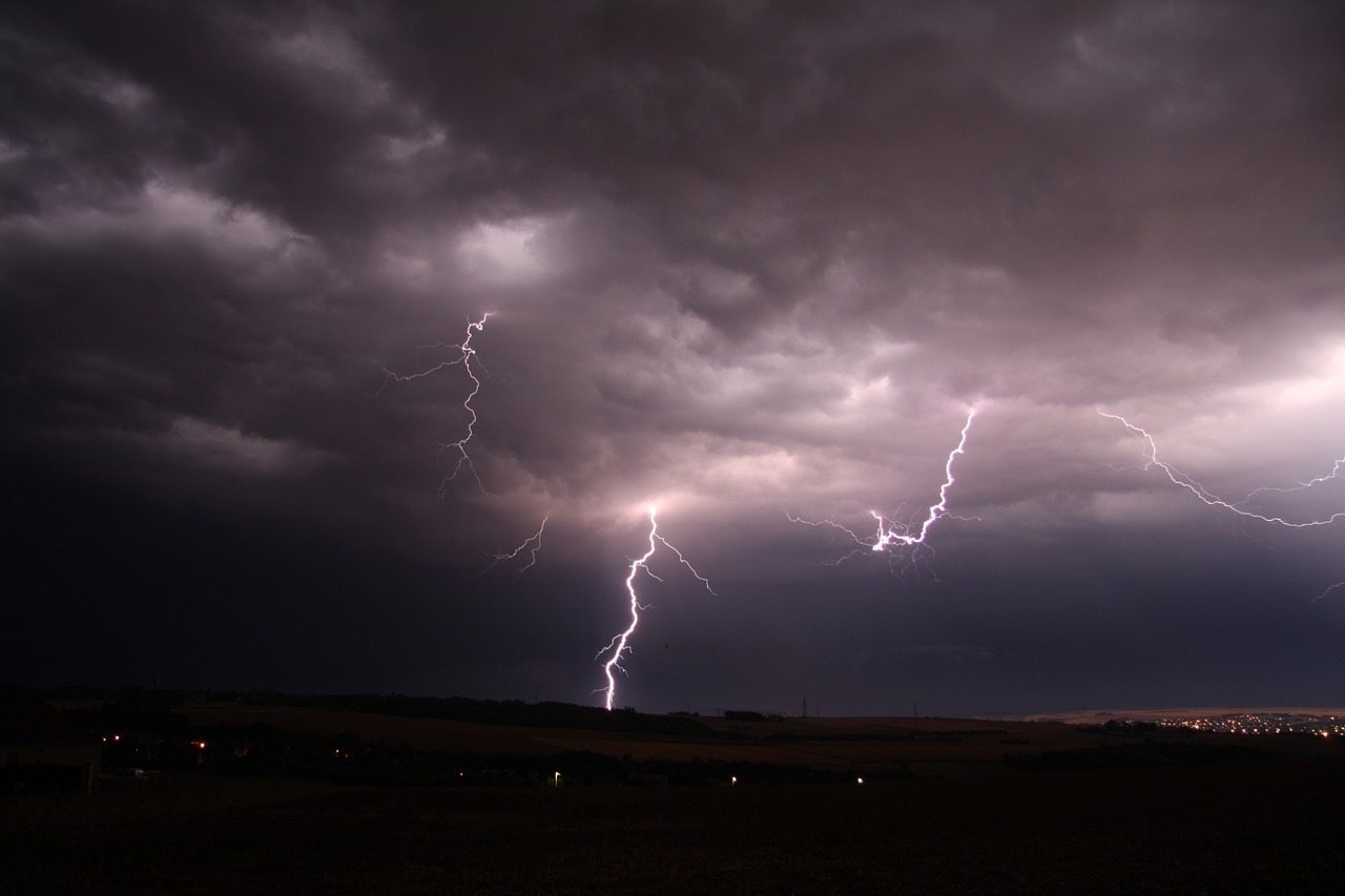 Image - france thunderstorms lightning