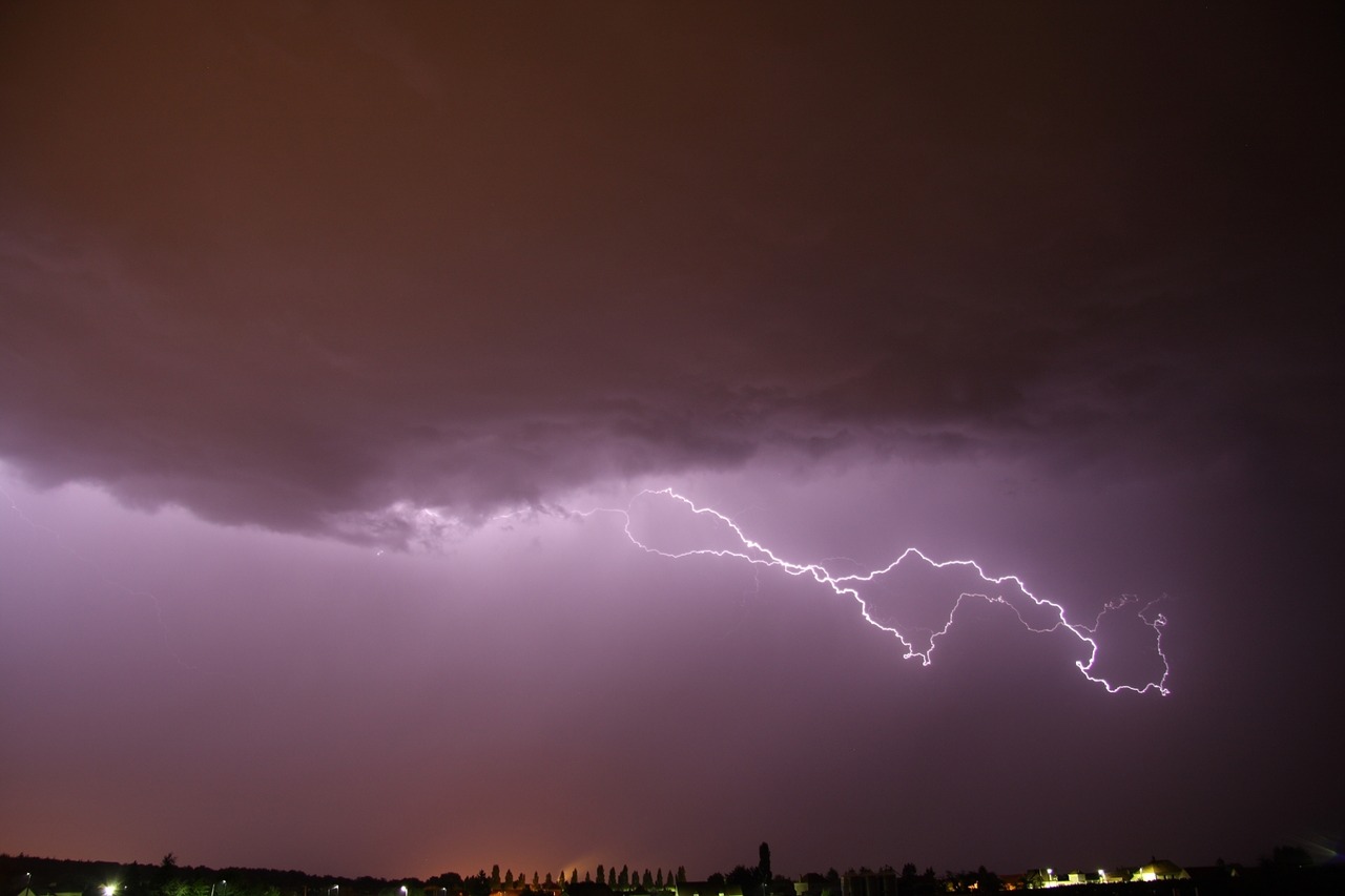 Image - france thunderstorms lightning