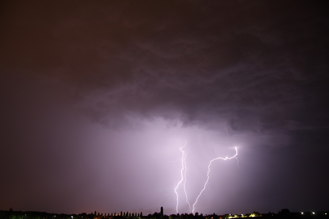 Image - france thunderstorms lightning