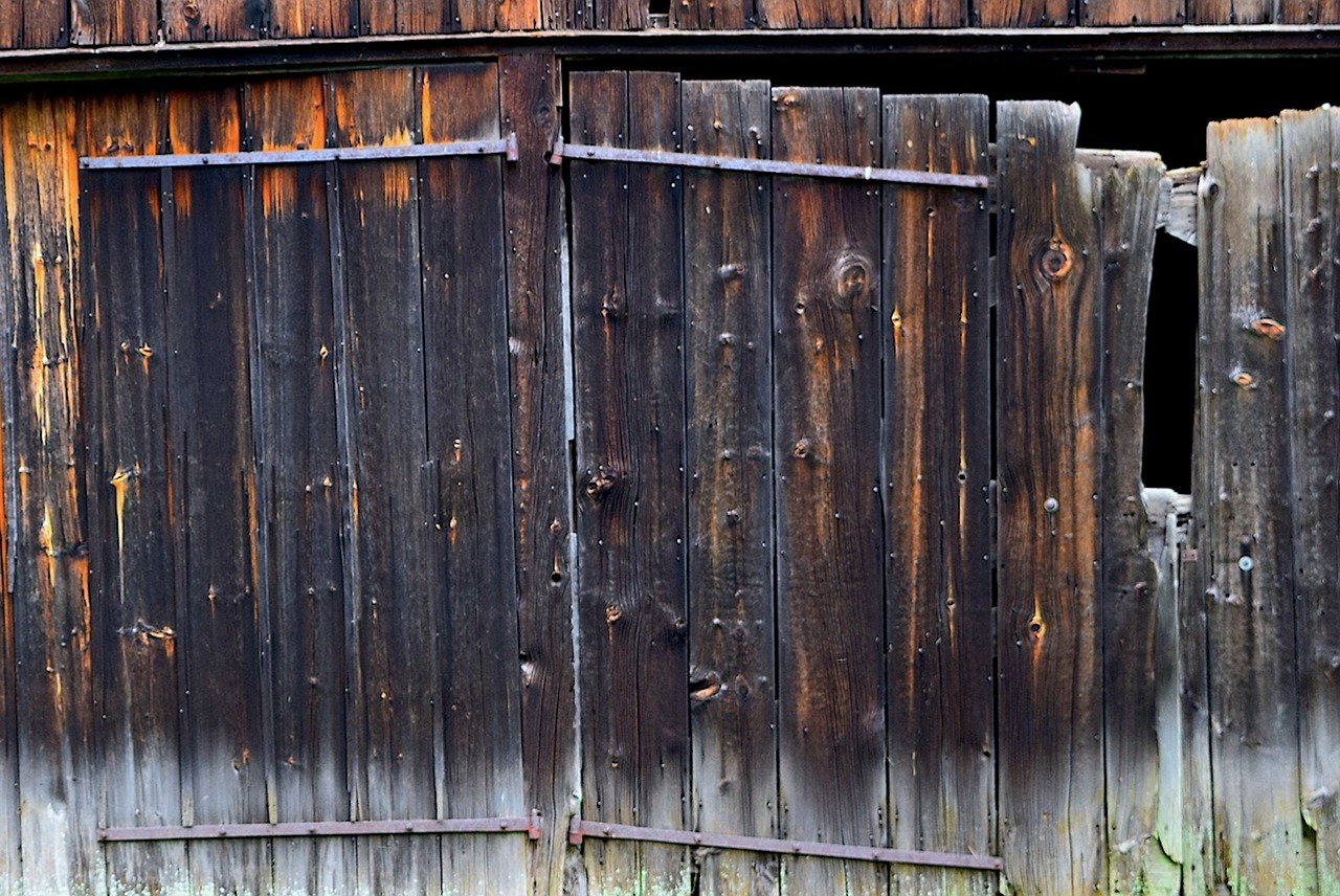 Image - wooden barn doors rustic vintage