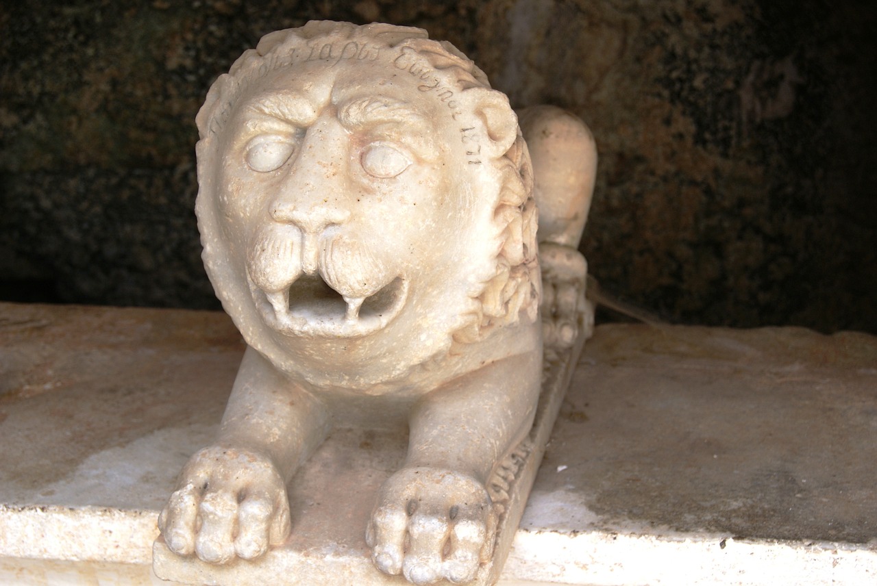 Image - lion statue mythology greece