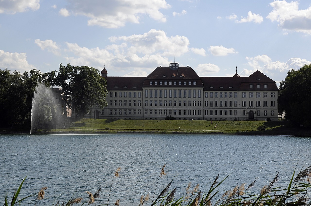 Image - water lake building fountain