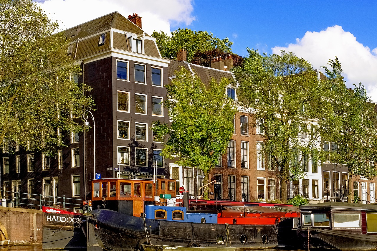 Image - house building facade brick barge