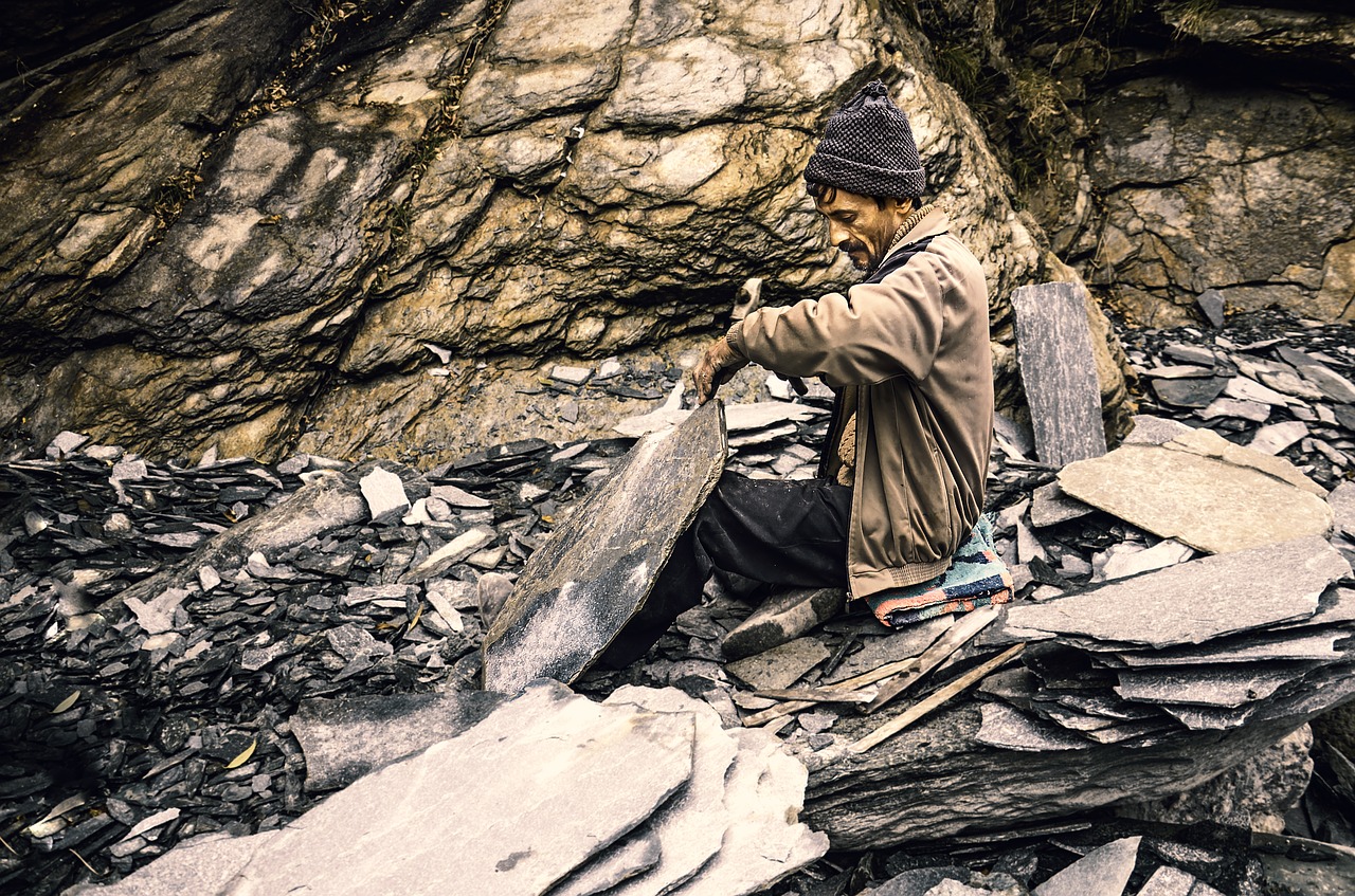 Image - labor india stone carver