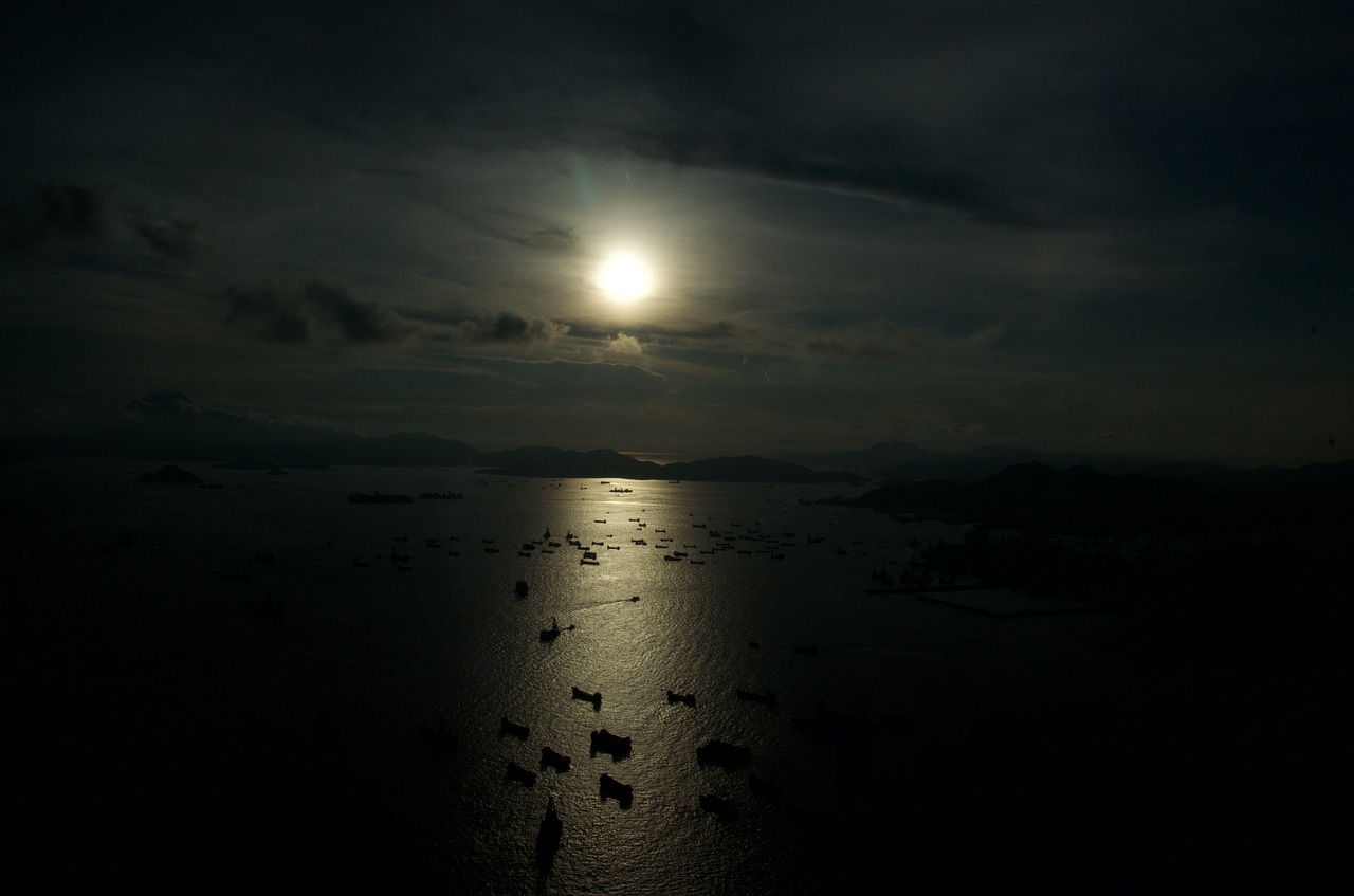 Image - hong kong harbour boats sunset moody