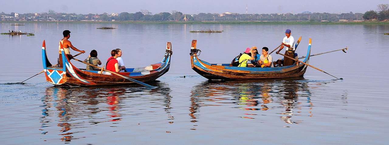 Image - boat trip tourists u bein mandalay