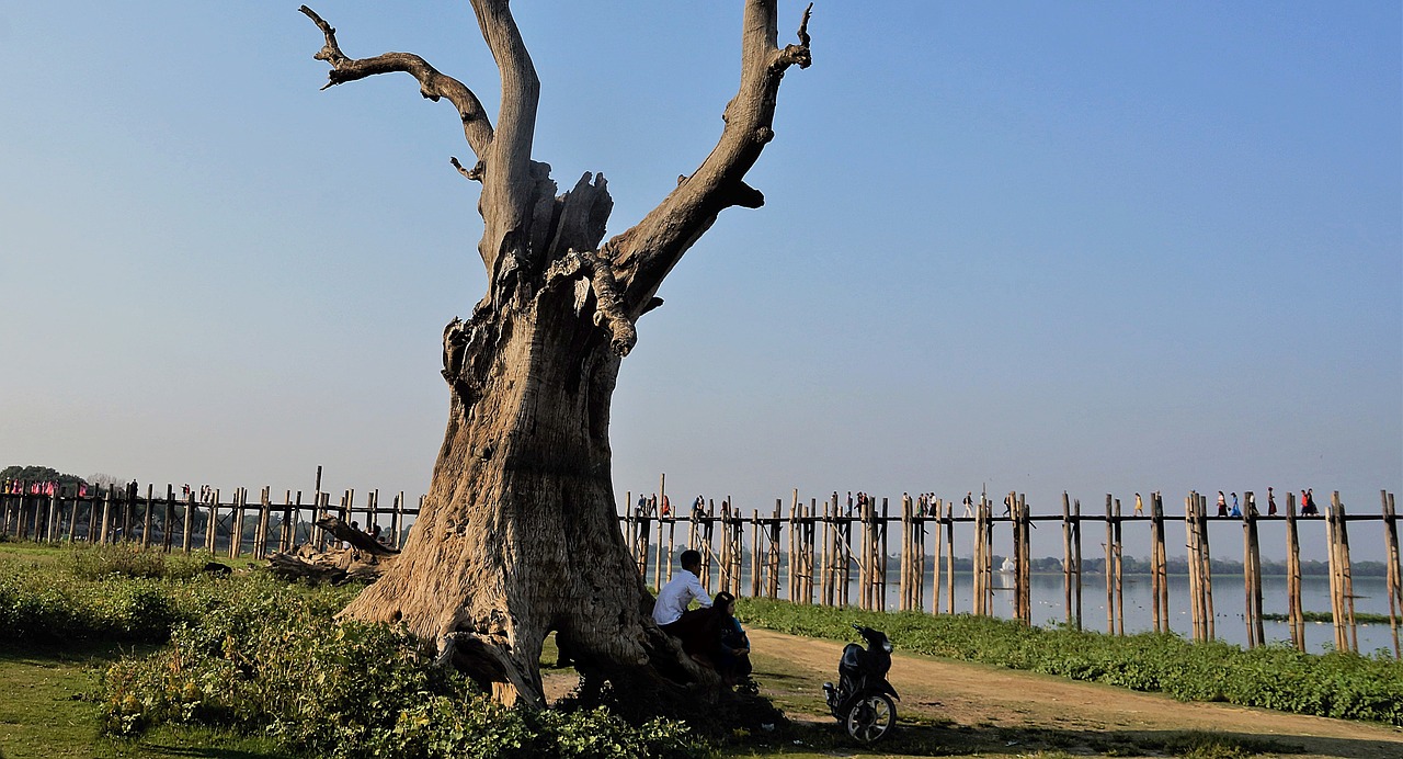 Image - u bein bridge mandalay tourists