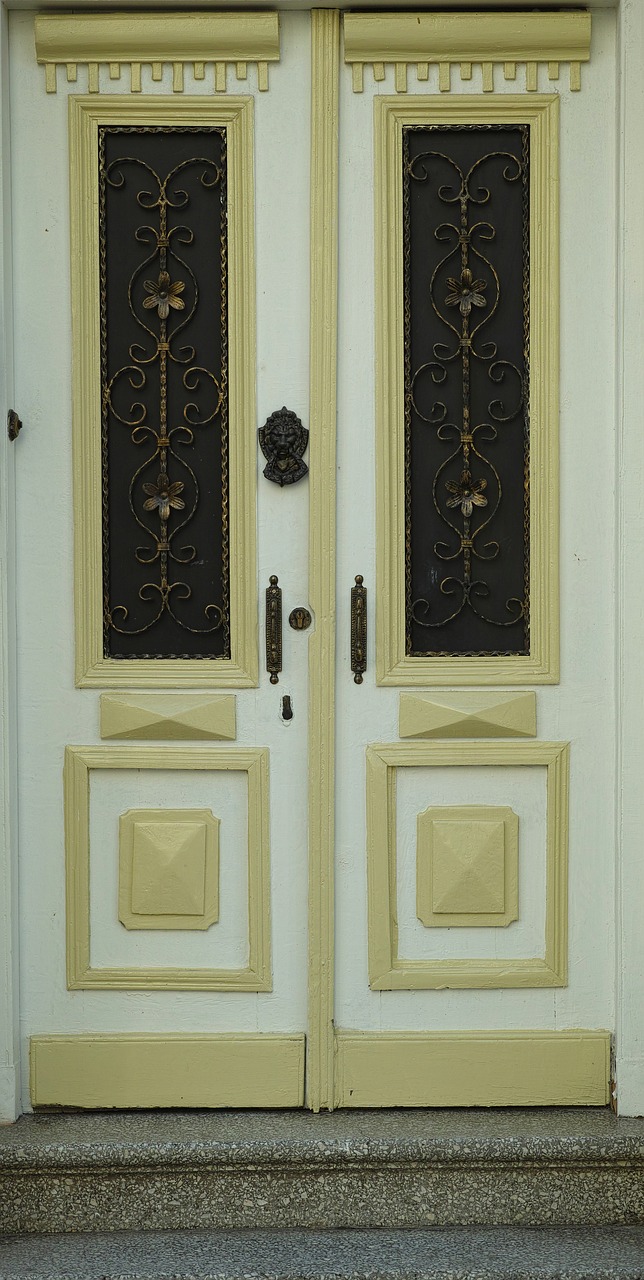 Image - door old wood old building on