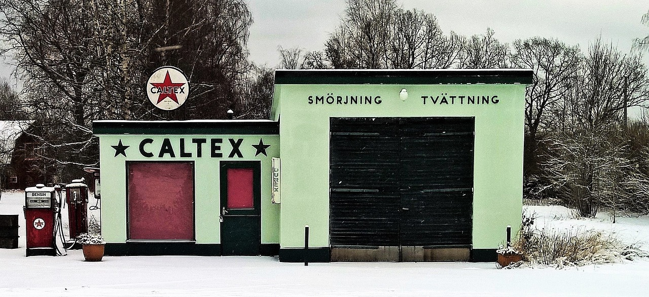 Image - petrol station winter retro