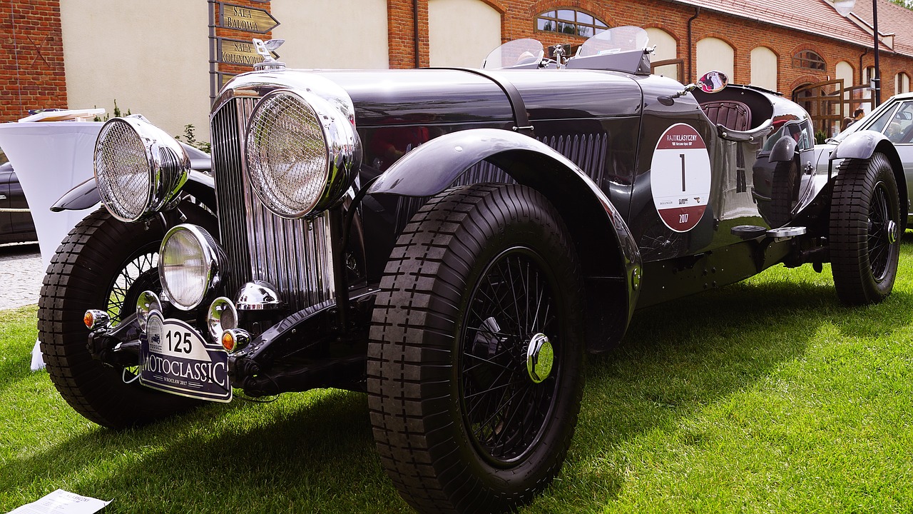 Image - bentley sports old antique