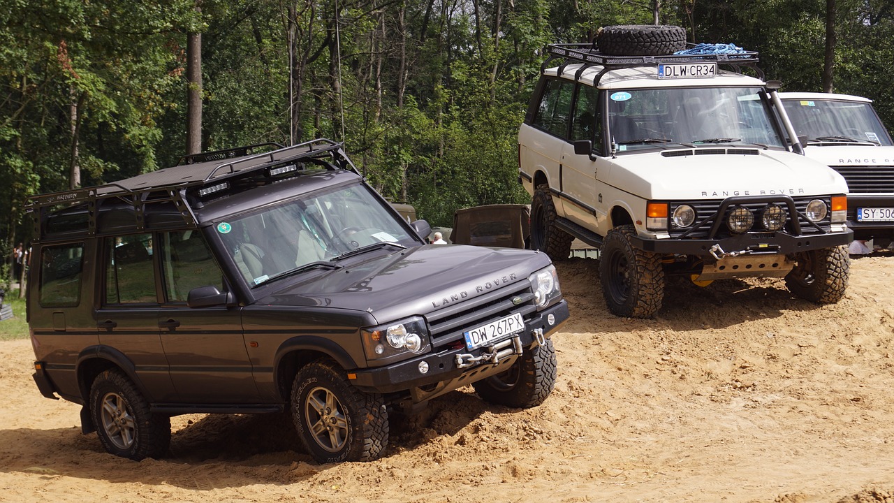 Image - land rover range rover old field