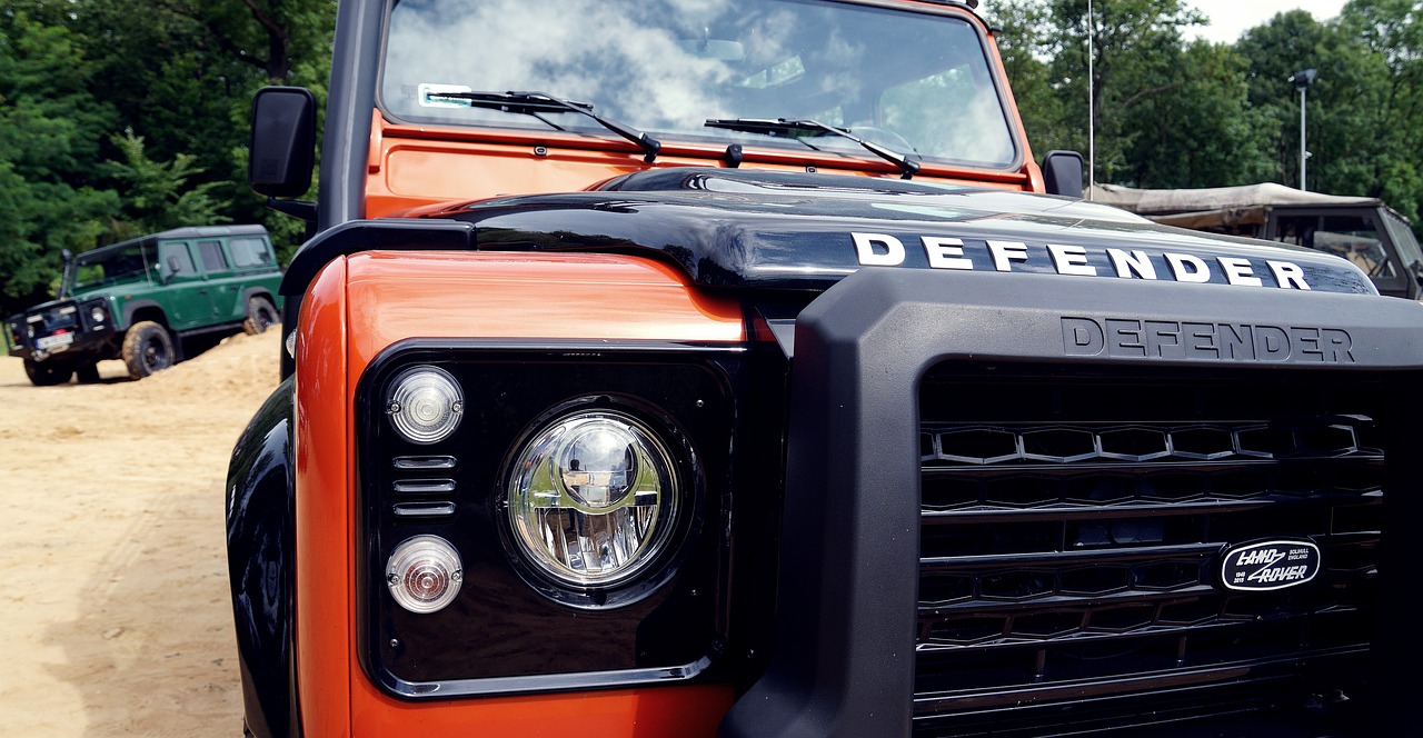 Image - land rover defender field auto