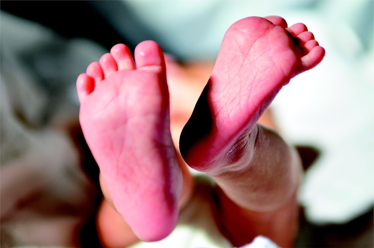 Image - babies feet fingers baby newborn