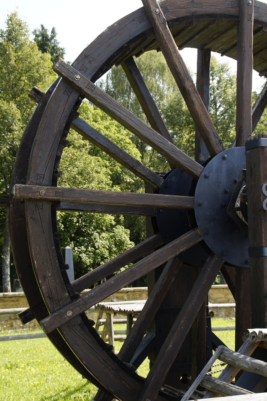 Image - wheel wooden wheel ancient drive