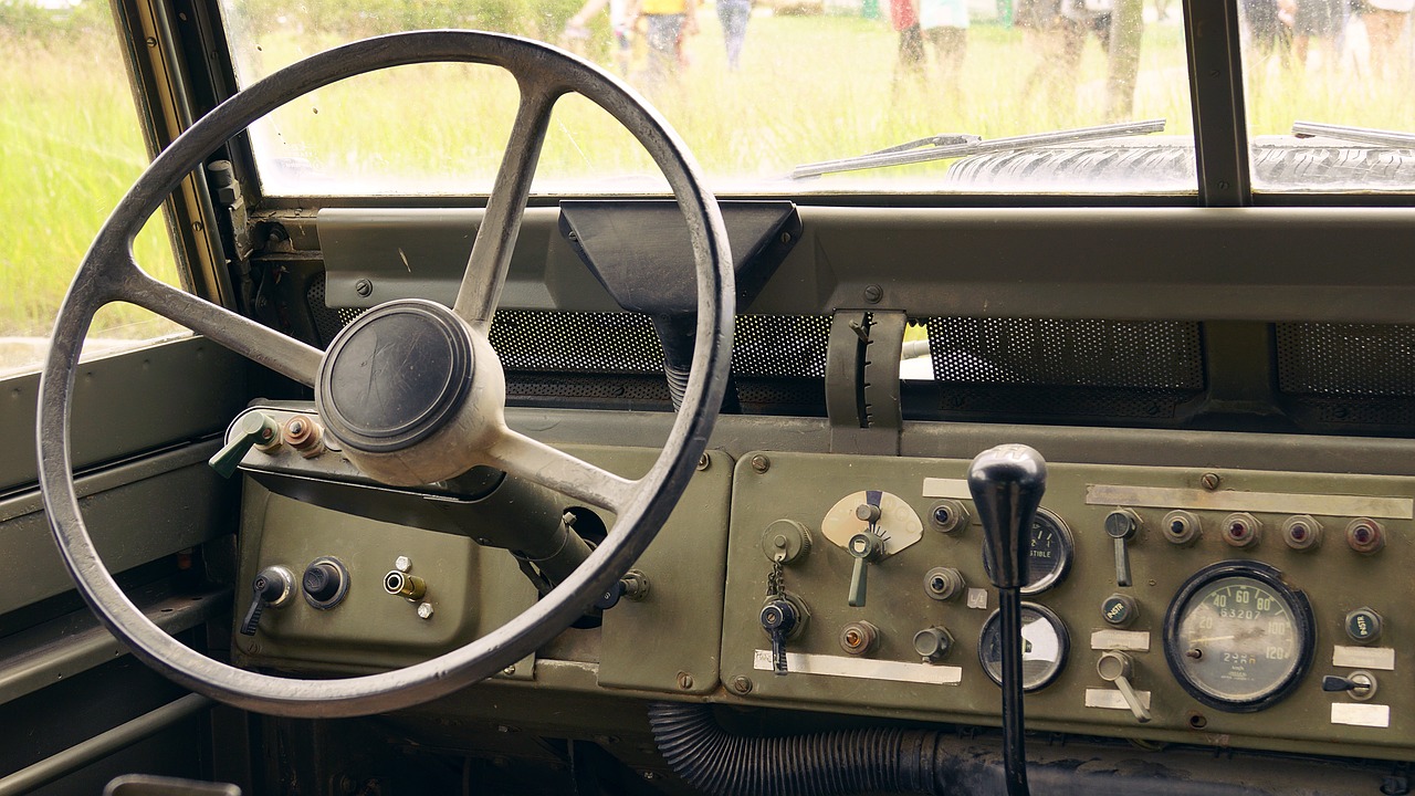 Image - cockpit military car antique