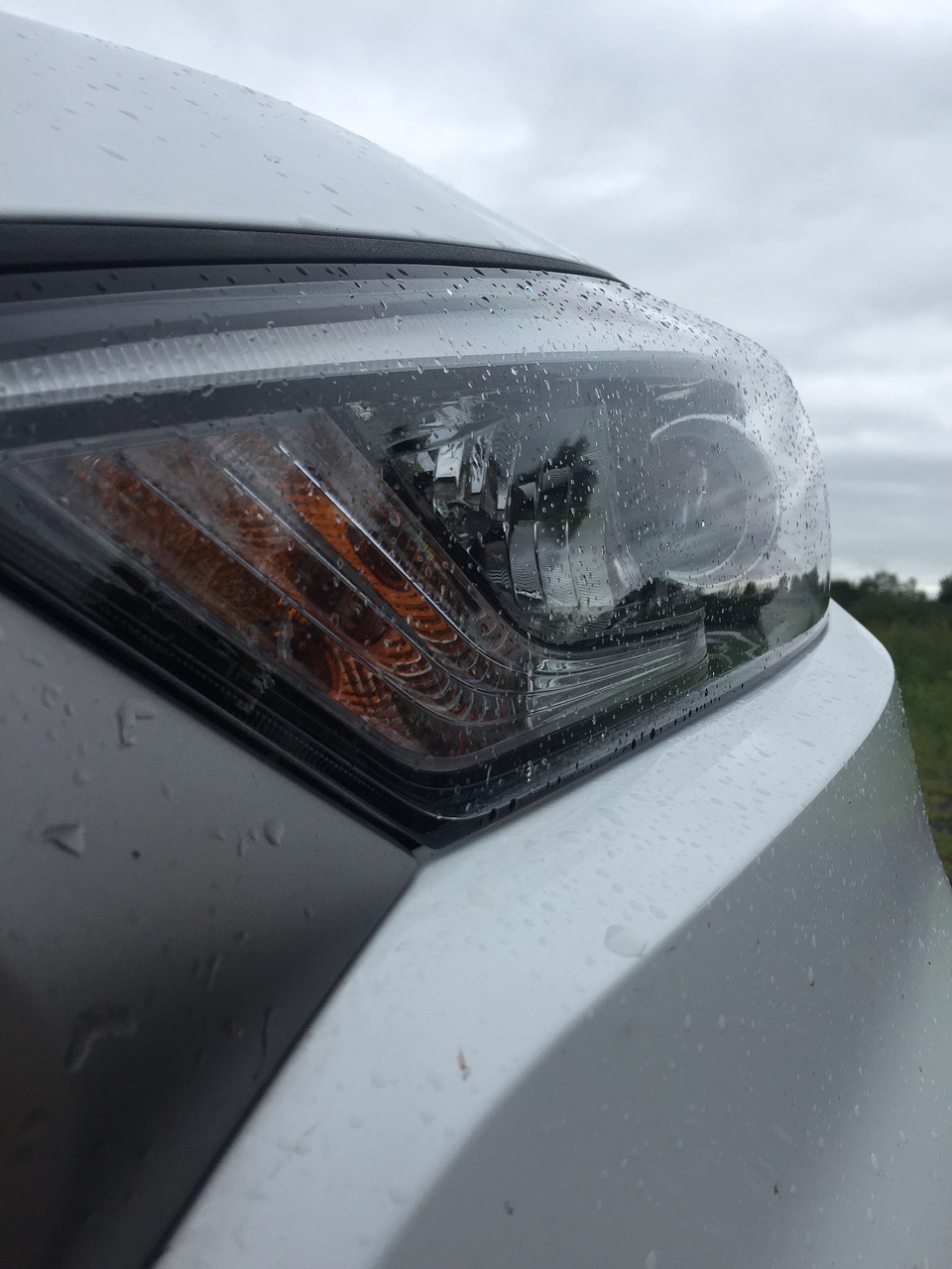 Image - spotlight wet suv rainy weather
