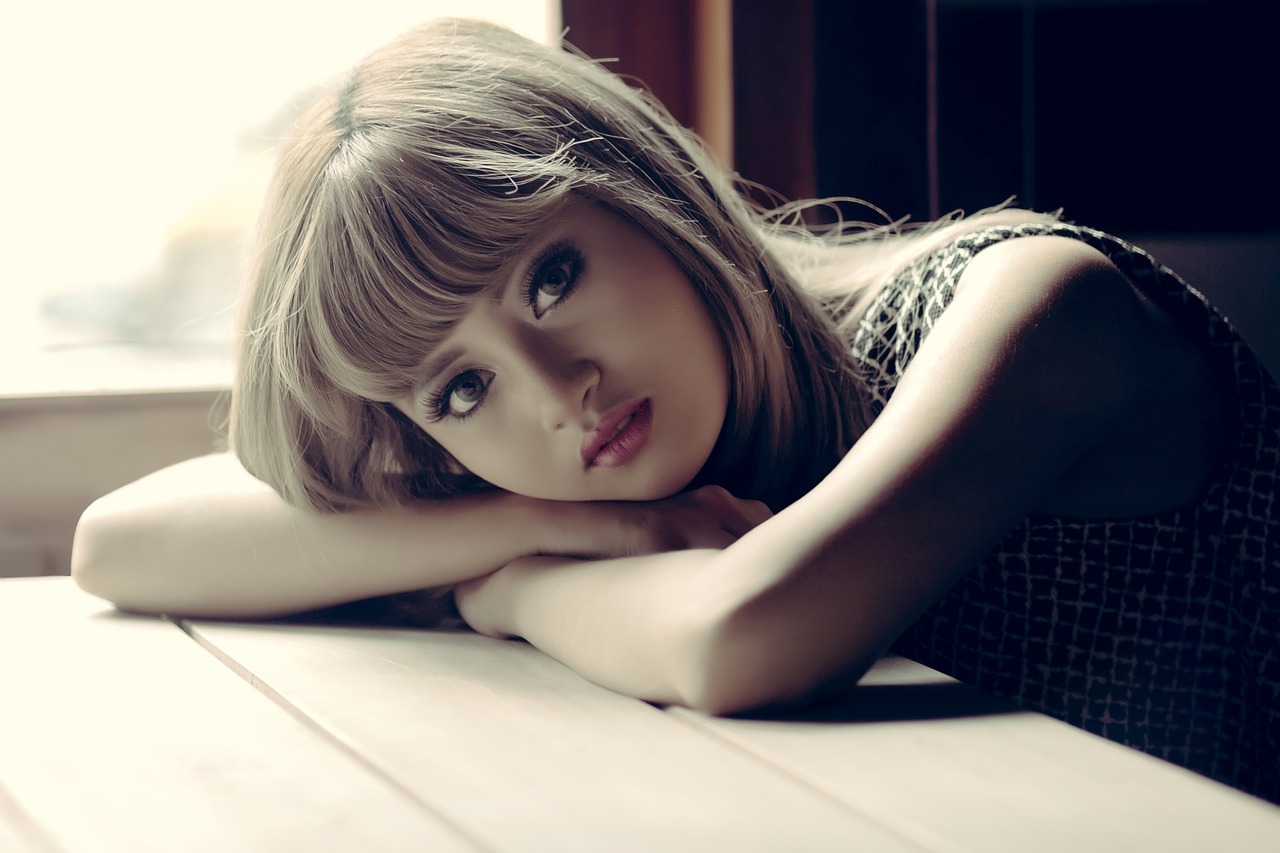 Image - model women close up make up light