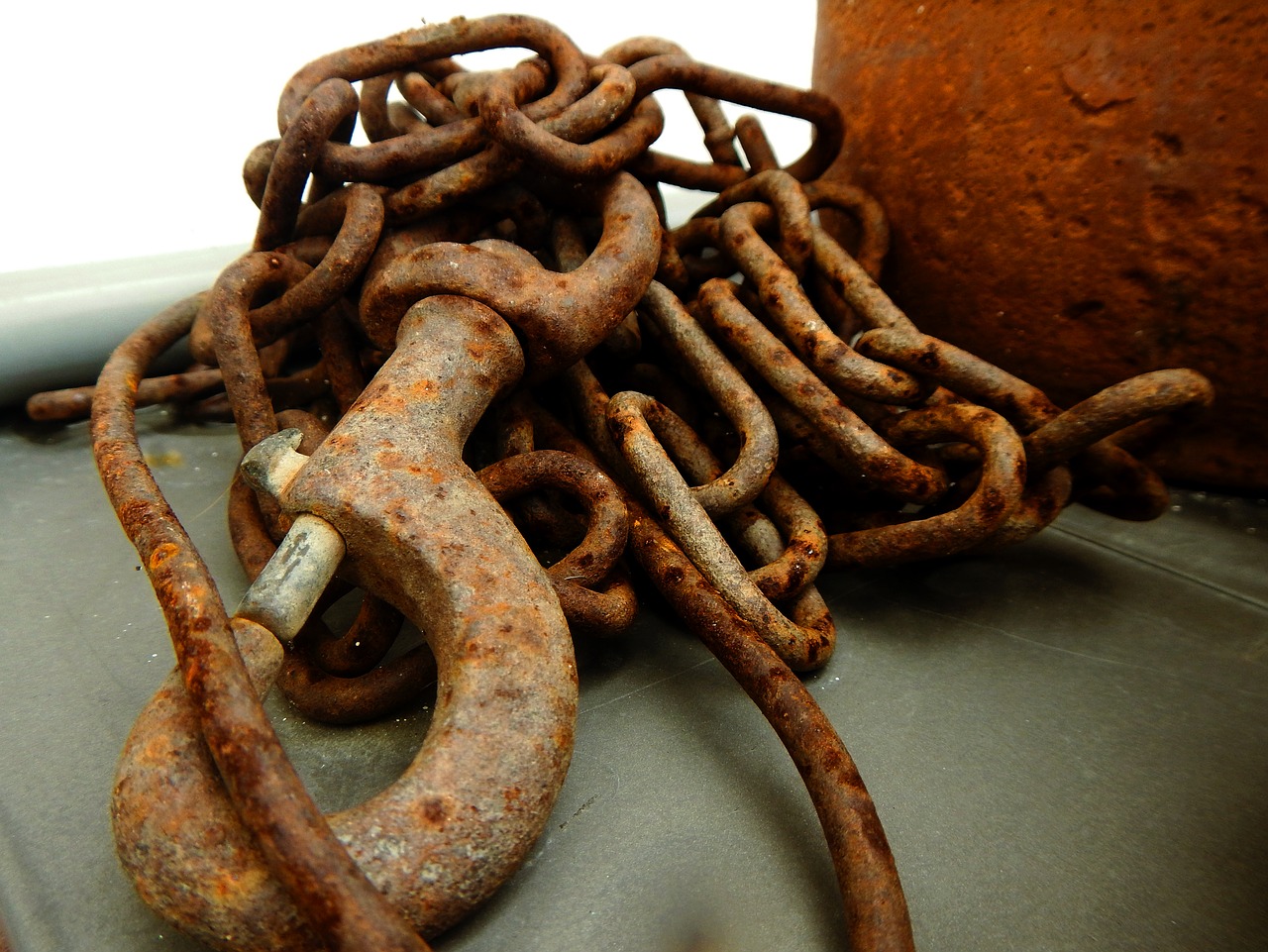 Image - chains oxide iron metal old