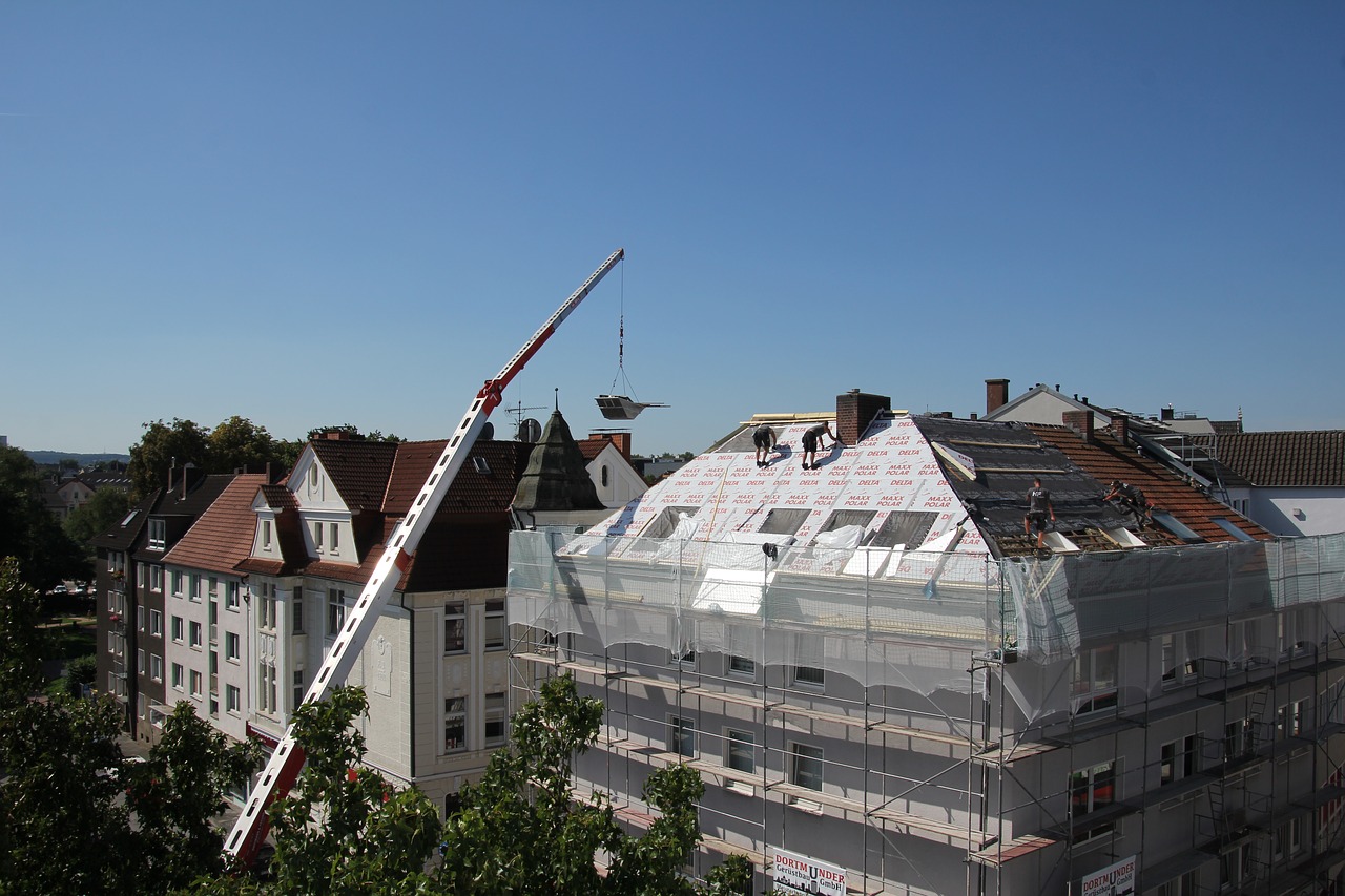 Image - roofers roofing work wool dam roof