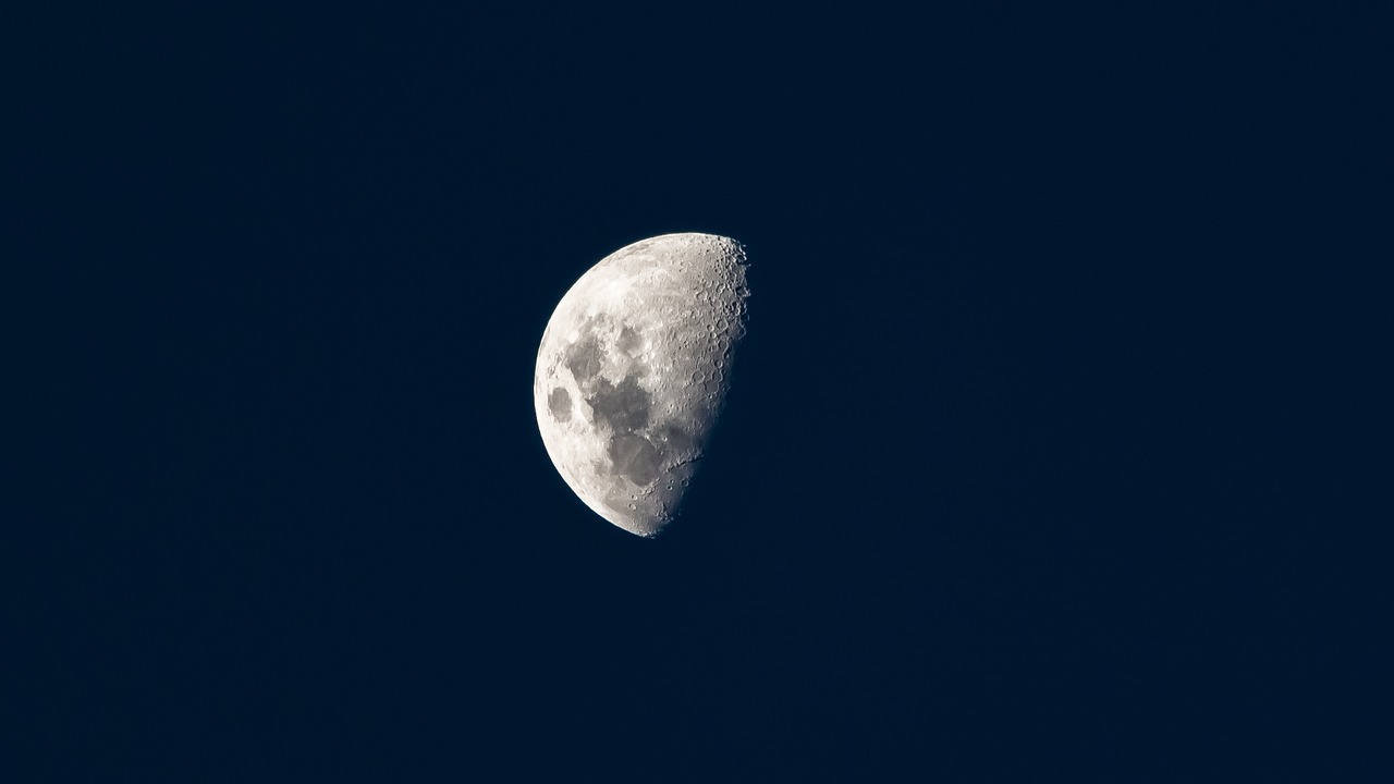 Image - moon space telescopic