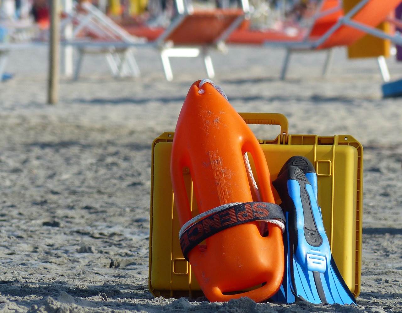 Image - surveillance bathing beach swimming