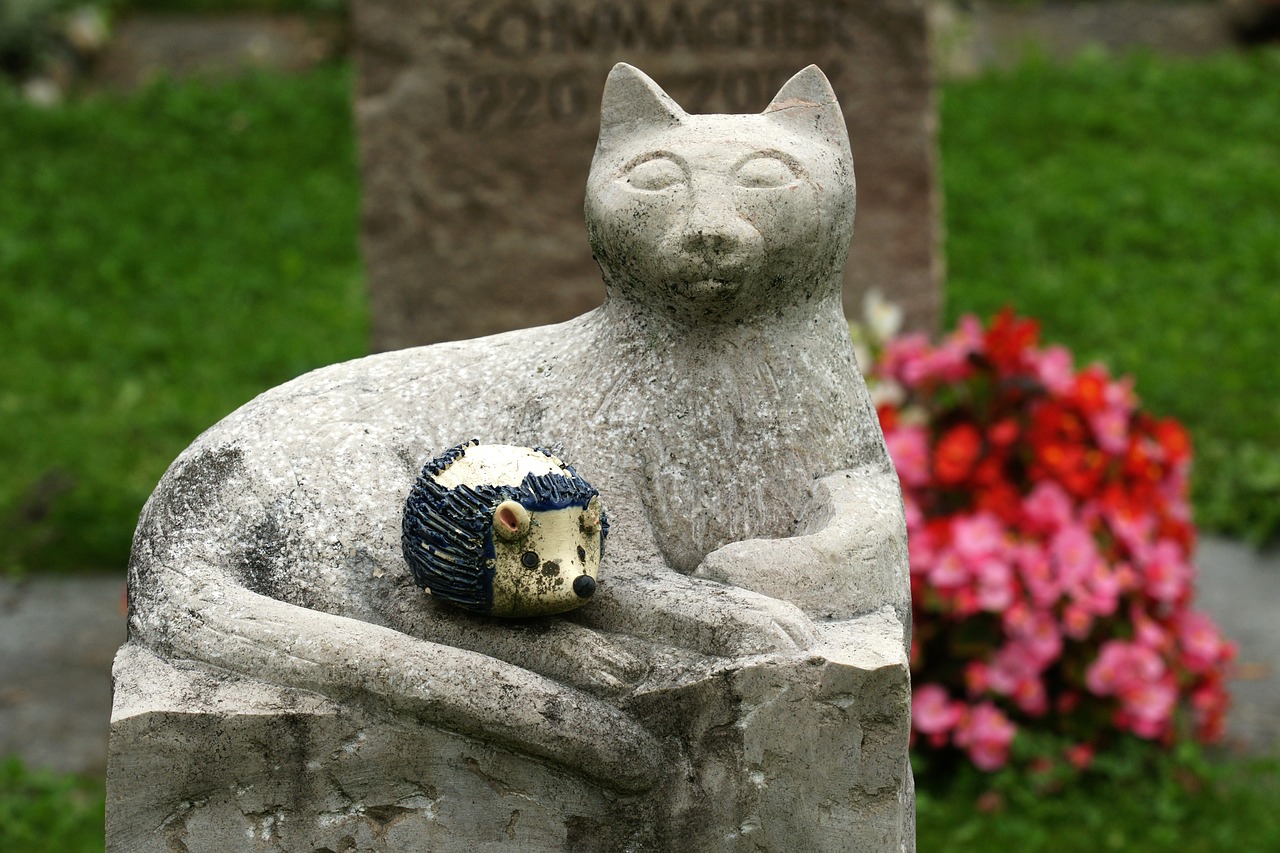 Image - cat figure sculpture cemetery art