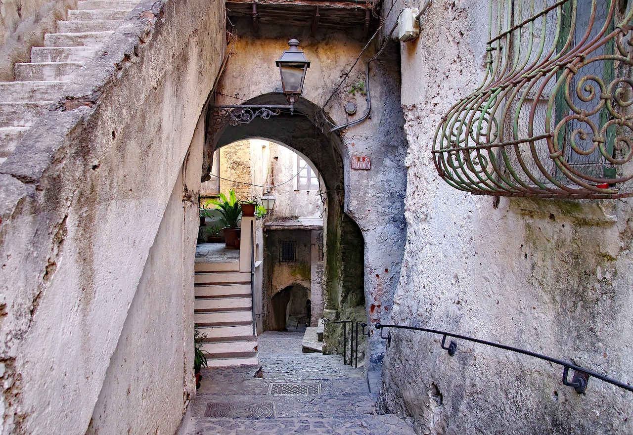 Image - old town scalea narrow lane