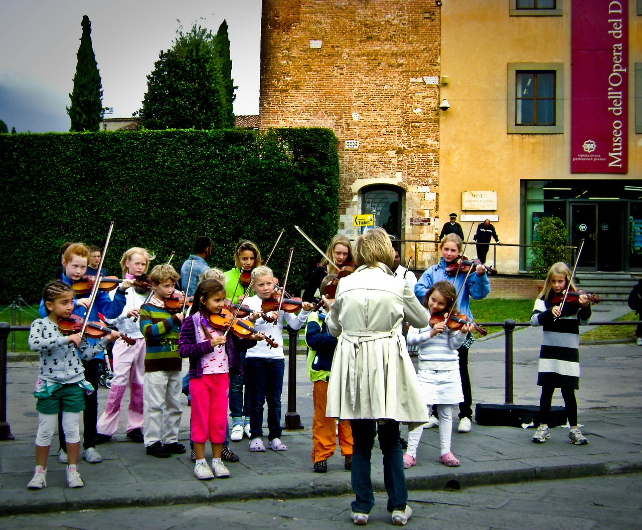 Image - children violin street instruments