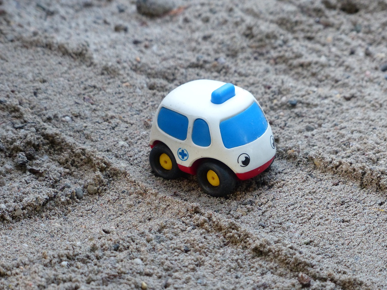 Image - ambulance bobo care sand toy