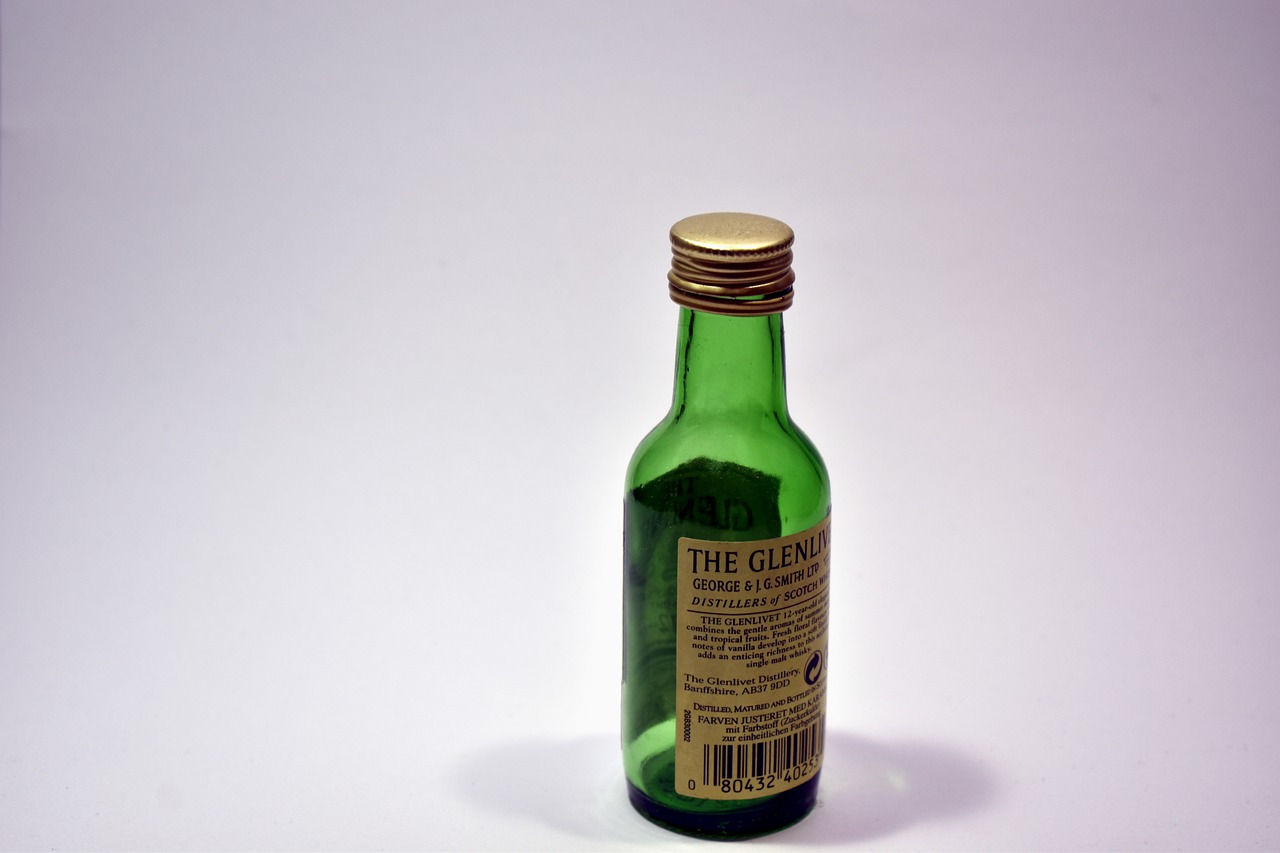 Image - bottle green empty scotch