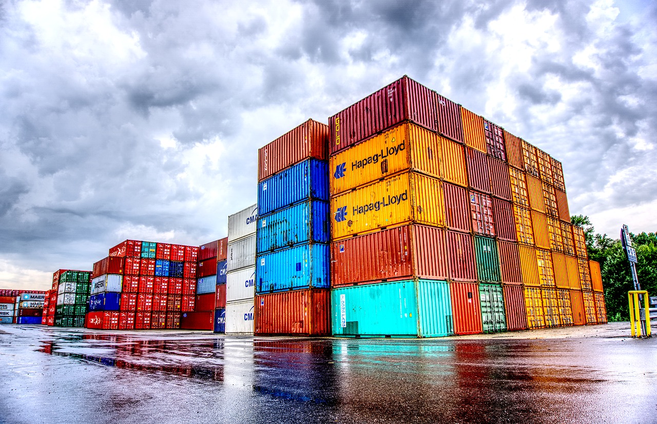 Image - container port loading stacked