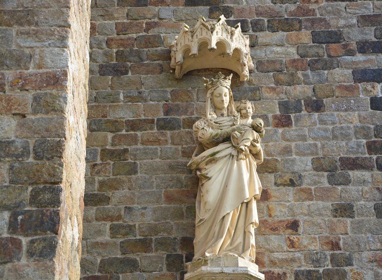Image - statue holy virgin mary with jesus